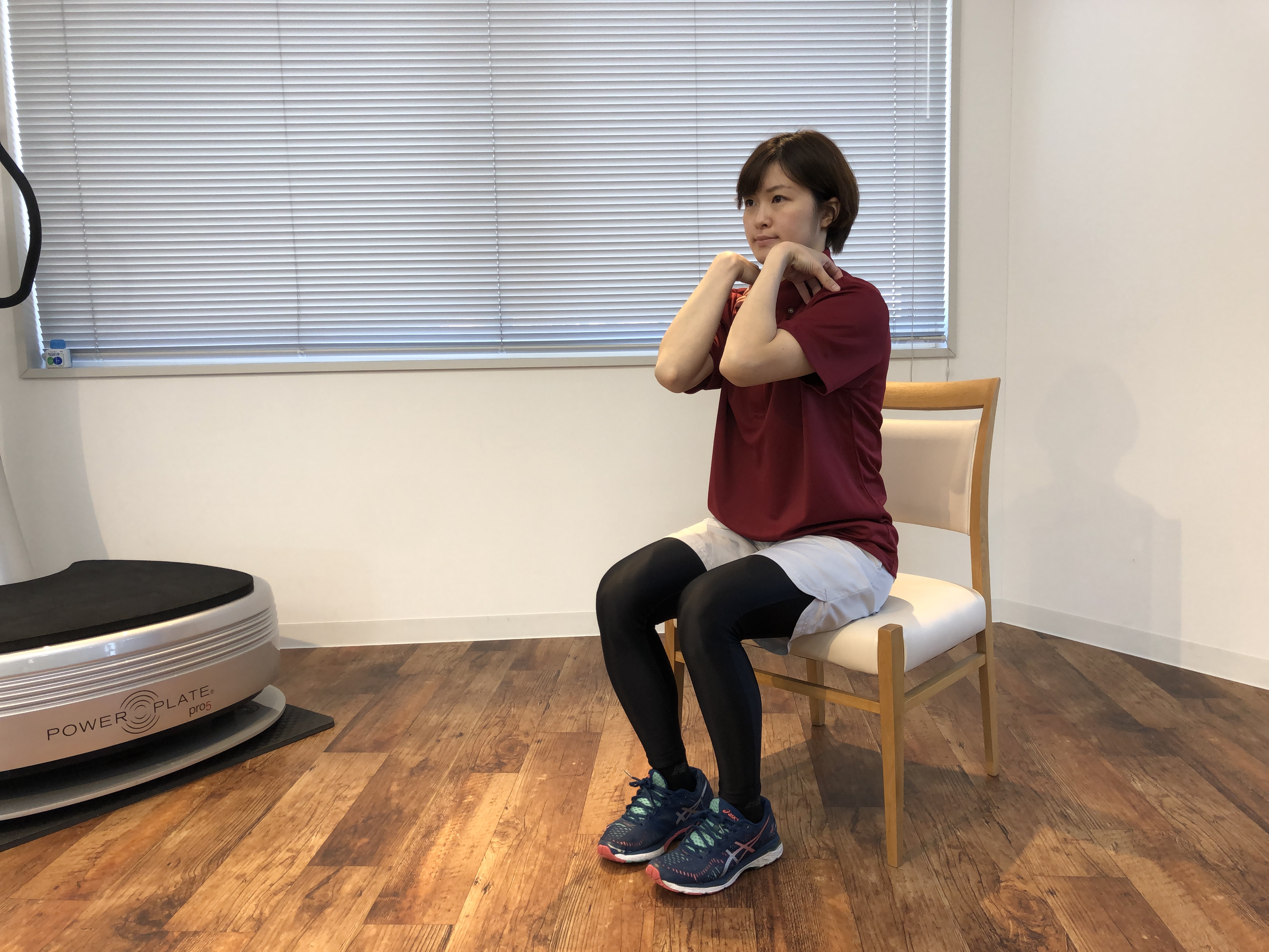 つらい肩こりをストレッチで解消させませんか？