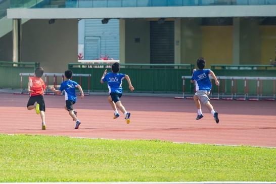 足を速くしたいスポーツ少年少女必見!体幹トレーニング2選