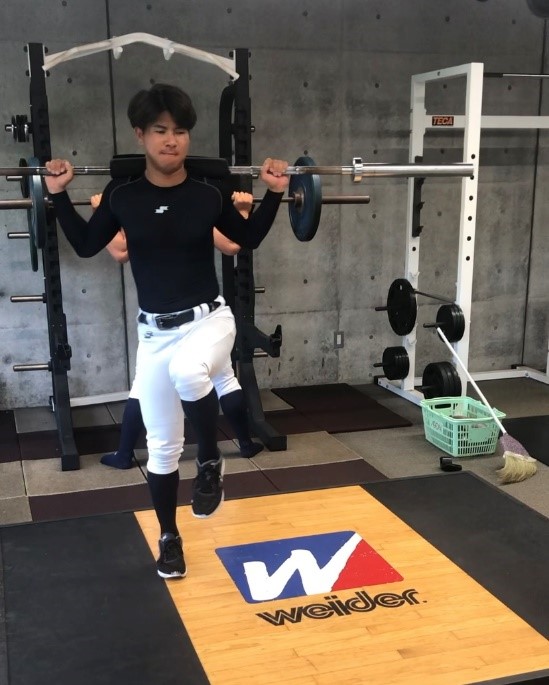 サイドランジで前後だけでなく左右の動きも鍛えよう!