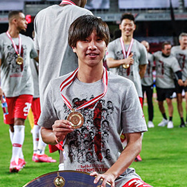 サッカープレーヤー 奥川雅也選手