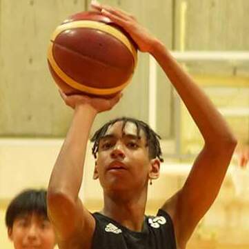 バスケットボールプレイヤー 新郷礼音選手